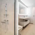 아파트 New Luxury In Estepona, Costa Del Sol - Short Walk To The Beach, Old Town & Marina