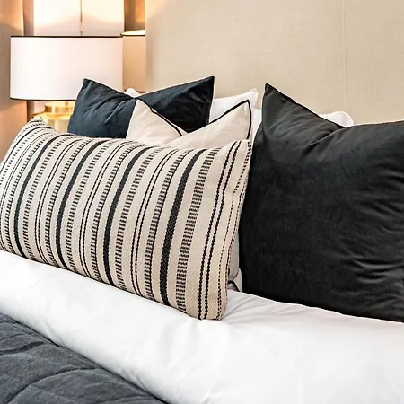 New Luxury In Estepona, Costa Del Sol - Short Walk To The Beach, Old Town & Marina * 에스테포나