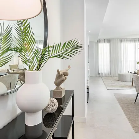 New Luxury In Estepona, Costa Del Sol - Short Walk To The Beach, Old Town & Marina Apartment