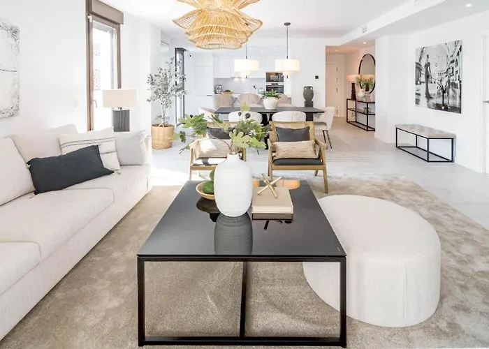 New Luxury In Estepona, Costa Del Sol - Short Walk To The Beach, Old Town & Marina Apartment Estepona