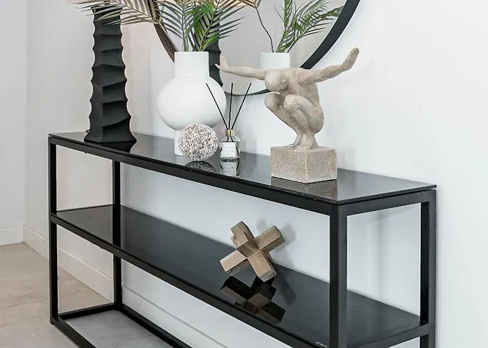 Apartamento New Luxury In Estepona, Costa Del Sol - Short Walk To The Beach, Old Town & Marina *