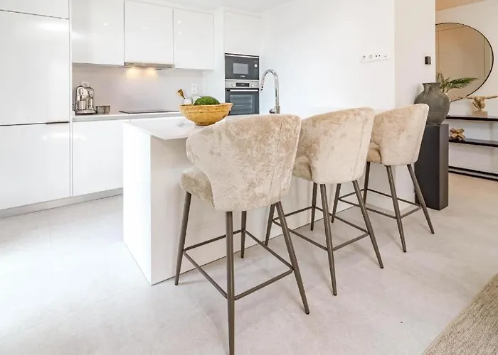 New Luxury In Estepona, Costa Del Sol - Short Walk To The Beach, Old Town & Marina Estepona