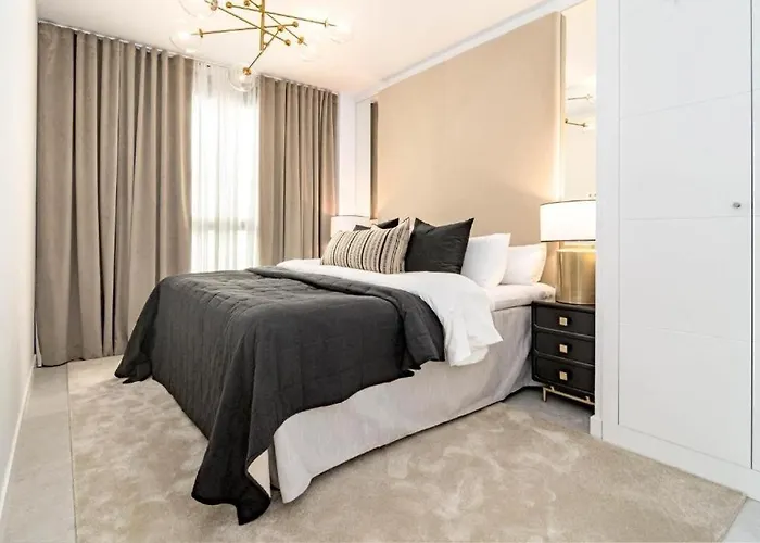 New Luxury In Estepona, Costa Del Sol - Short Walk To The Beach, Old Town & Marina * Estepona