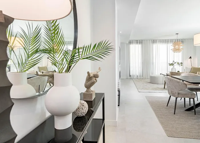 New Luxury In Estepona, Costa Del Sol - Short Walk To The Beach, Old Town & Marina Apartment