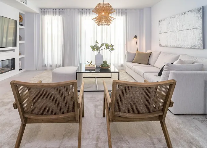 New Luxury In Estepona, Costa Del Sol - Short Walk To The Beach, Old Town & Marina Appartamento *