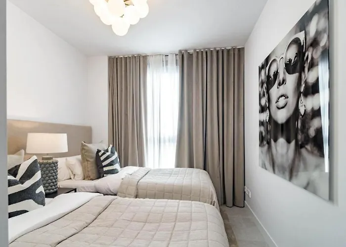 New Luxury In Estepona, Costa Del Sol - Short Walk To The Beach, Old Town & Marina *